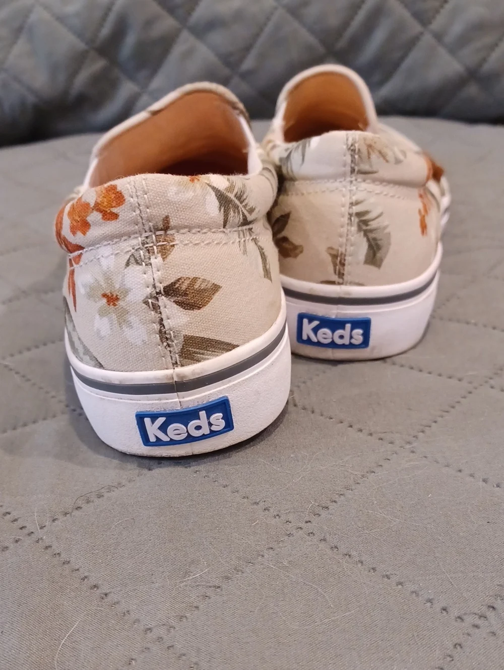 Slip-On Floral Canvas Women's Shoes in Beige Sz 9